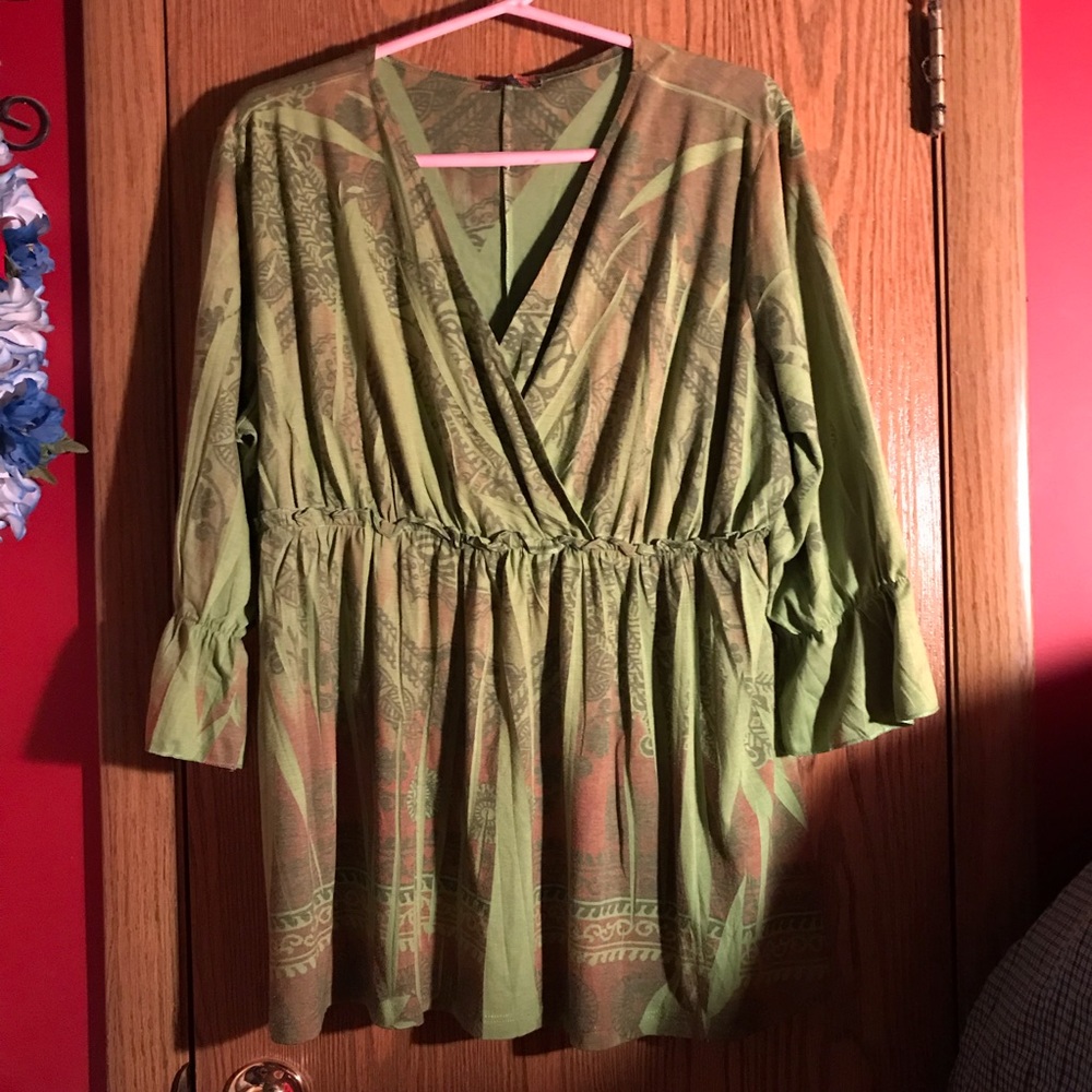 🍓2/25$🍓.   Cross over Blouse